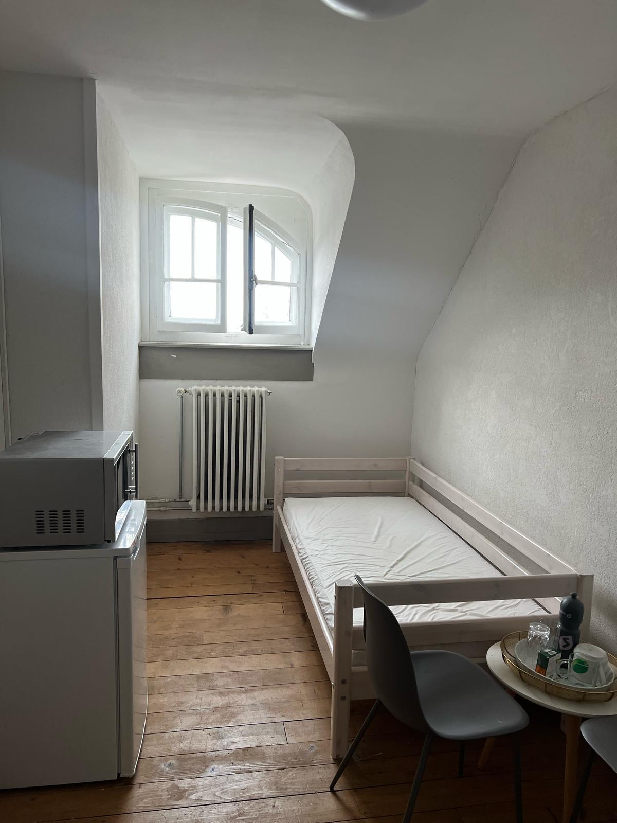 2 room single room, photo 2 sur 7