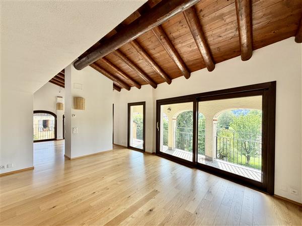 Appartement en attique de 6 pièces