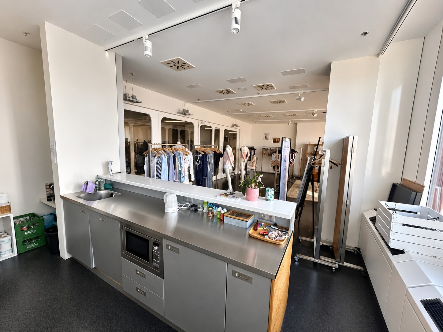 141m² commercial, photo 3 sur 7