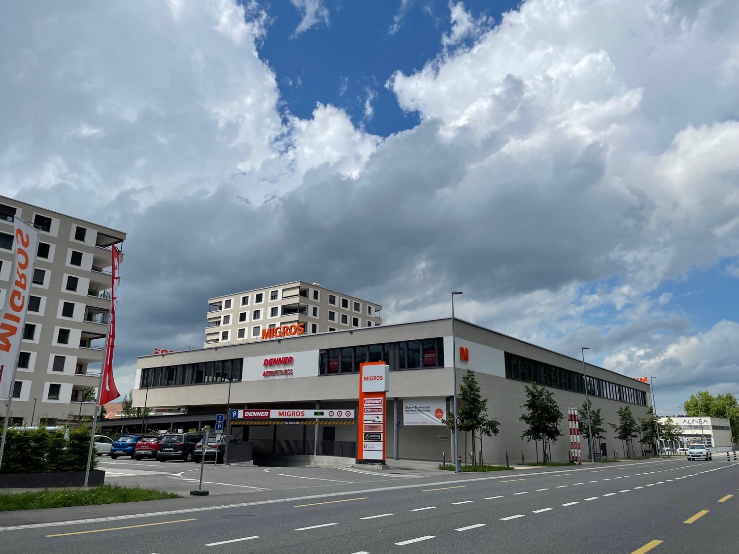 400m² shopping centre