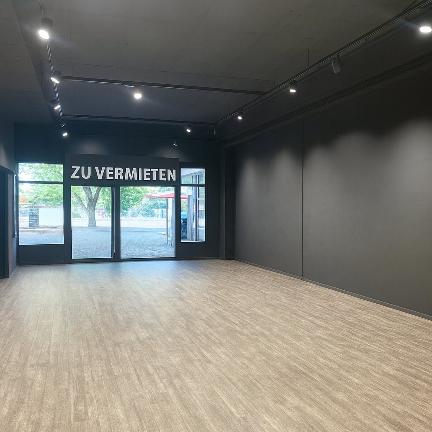 211m² commercial, photo 4 sur 8