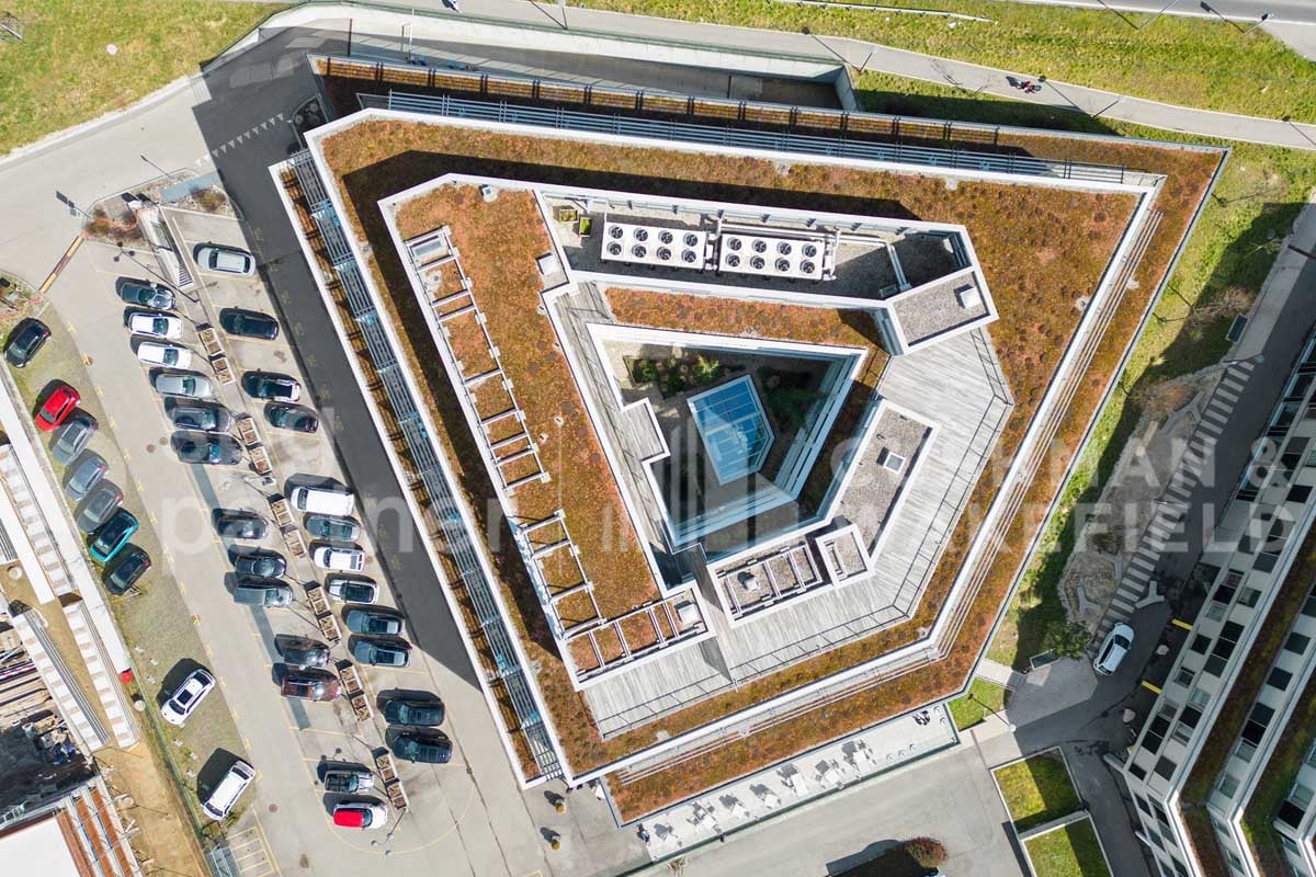 900m² office