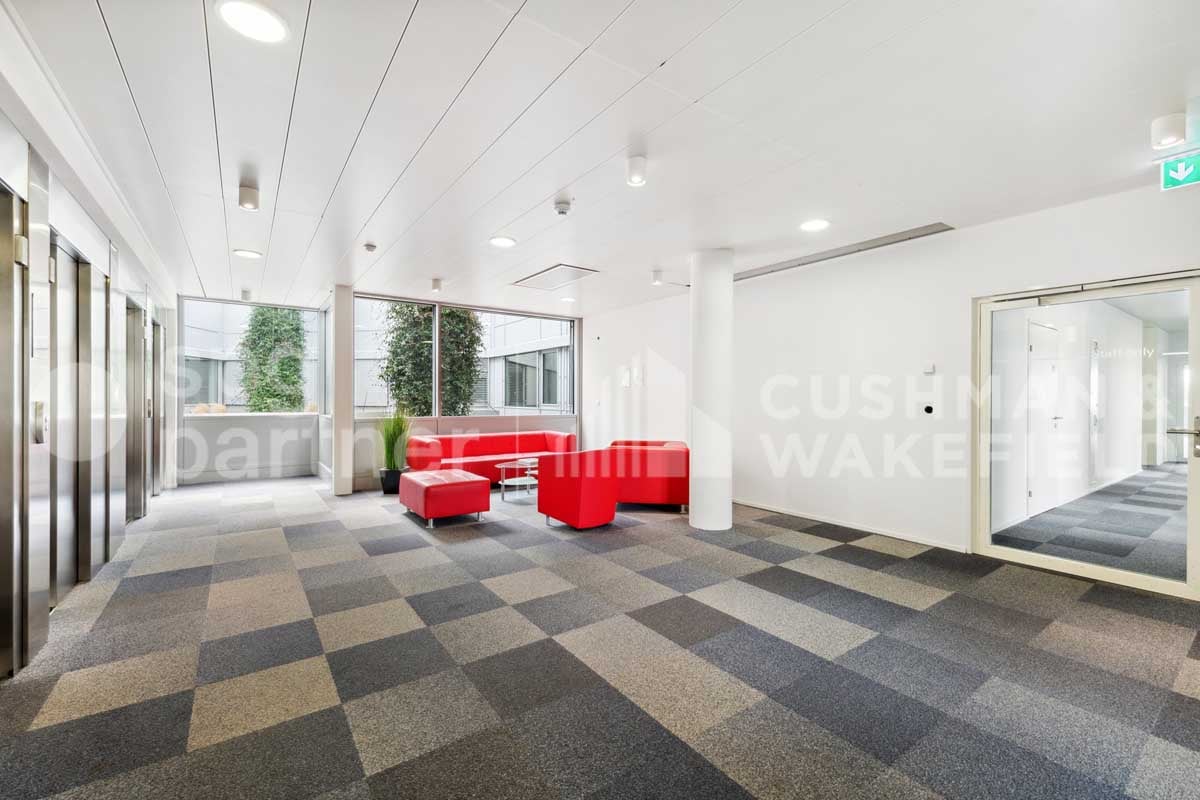900m² office