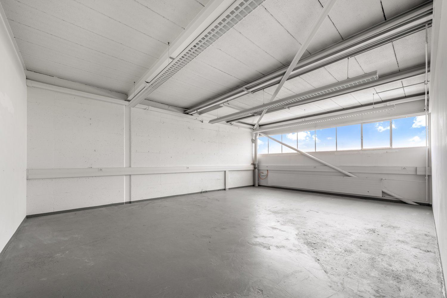 131m² commercial