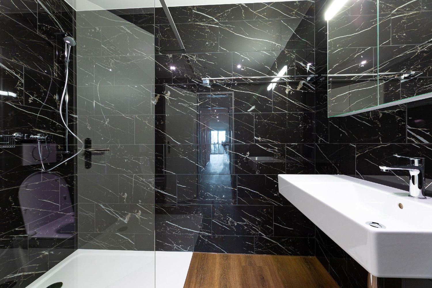 Appartement de 2 ½ pièces

**Seemoosholzstrasse 7b**

Nous louons un **appartement de 2.5 pièces spacieux et moderne au 1er étage**, qui séduit par son atmosphère lumineuse et agréable ainsi que par son agencement réfléchi des pièces.

L'appartement vous offre un foyer confortable avec des équipemen, photo 6 sur 10