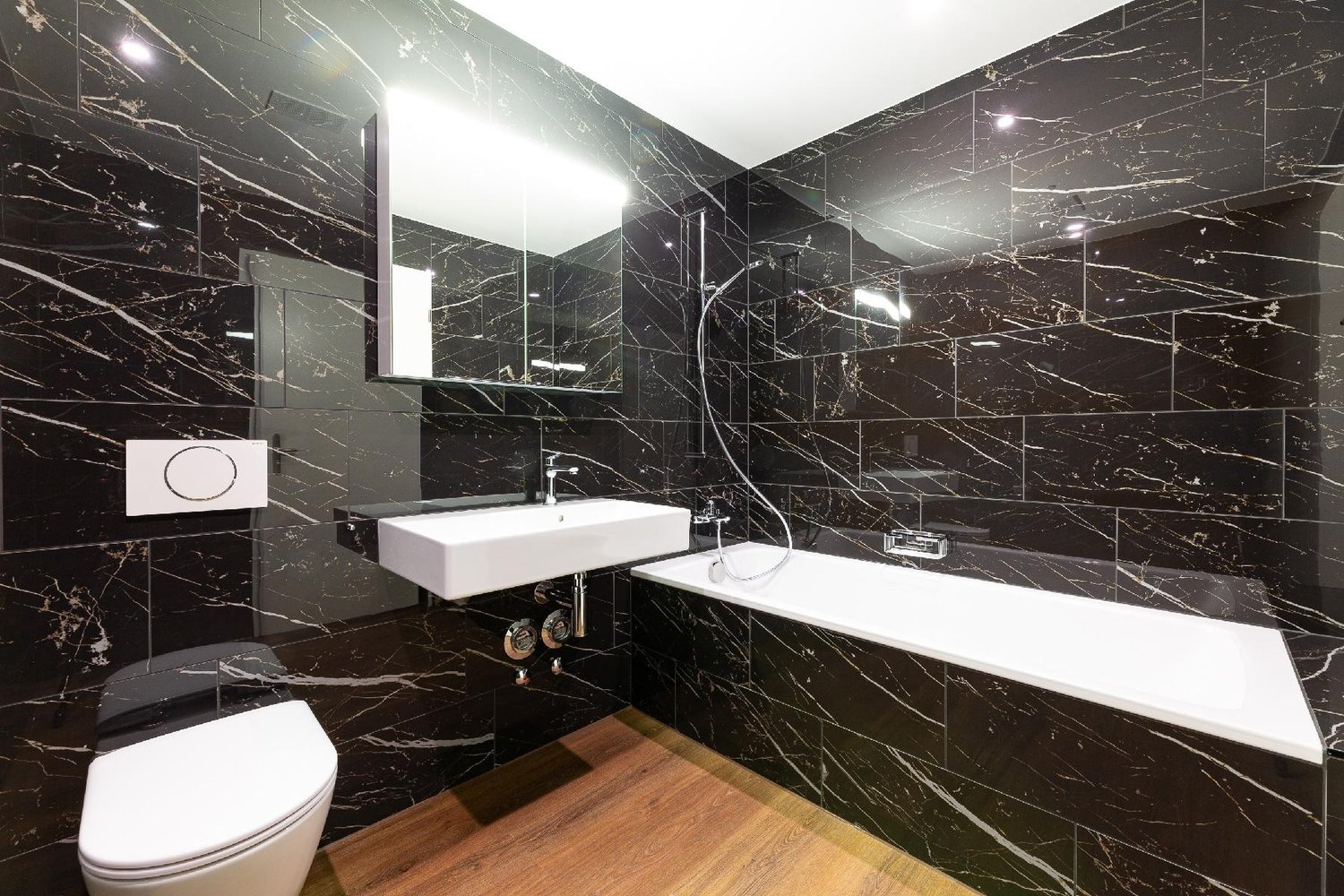 Appartement de 2 ½ pièces

**Seemoosholzstrasse 7b**

Nous louons un **appartement de 2.5 pièces spacieux et moderne au 1er étage**, qui séduit par son atmosphère lumineuse et agréable ainsi que par son agencement réfléchi des pièces.

L'appartement vous offre un foyer confortable avec des équipemen, photo 7 sur 10