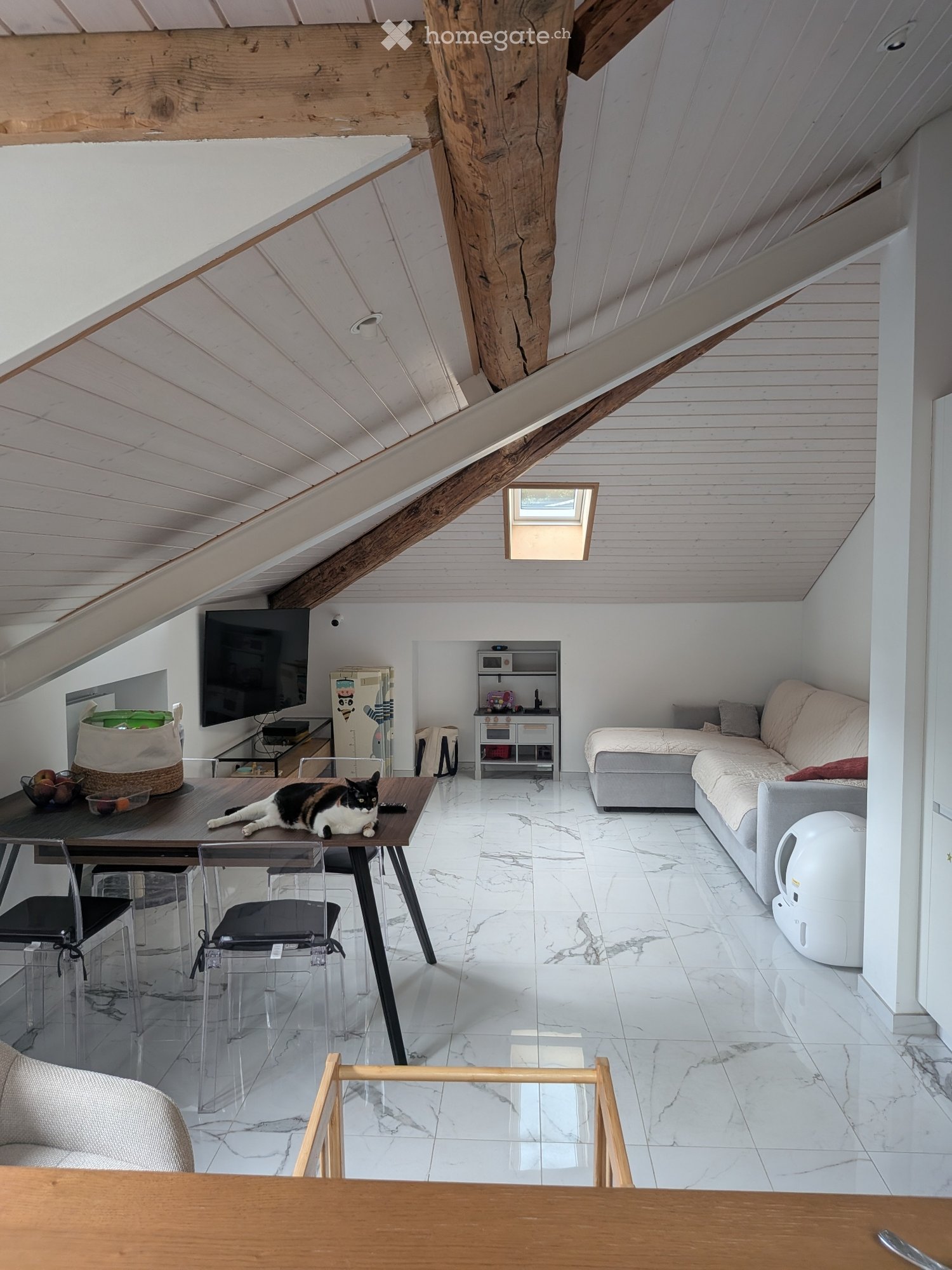 Appartement de 3 ½ pièces

Recherche repreneur pour location de 3.5 pièces. 
Mansarde moderne et lumineuse, récemment rénovée. Dans une maison historique rénovée de seulement trois appartements à deux pas du centre : 
6 minutes de la gare ferroviaire de Bellinzona. 
10 minutes à pied du centre. 
3 m, photo 5 sur 5