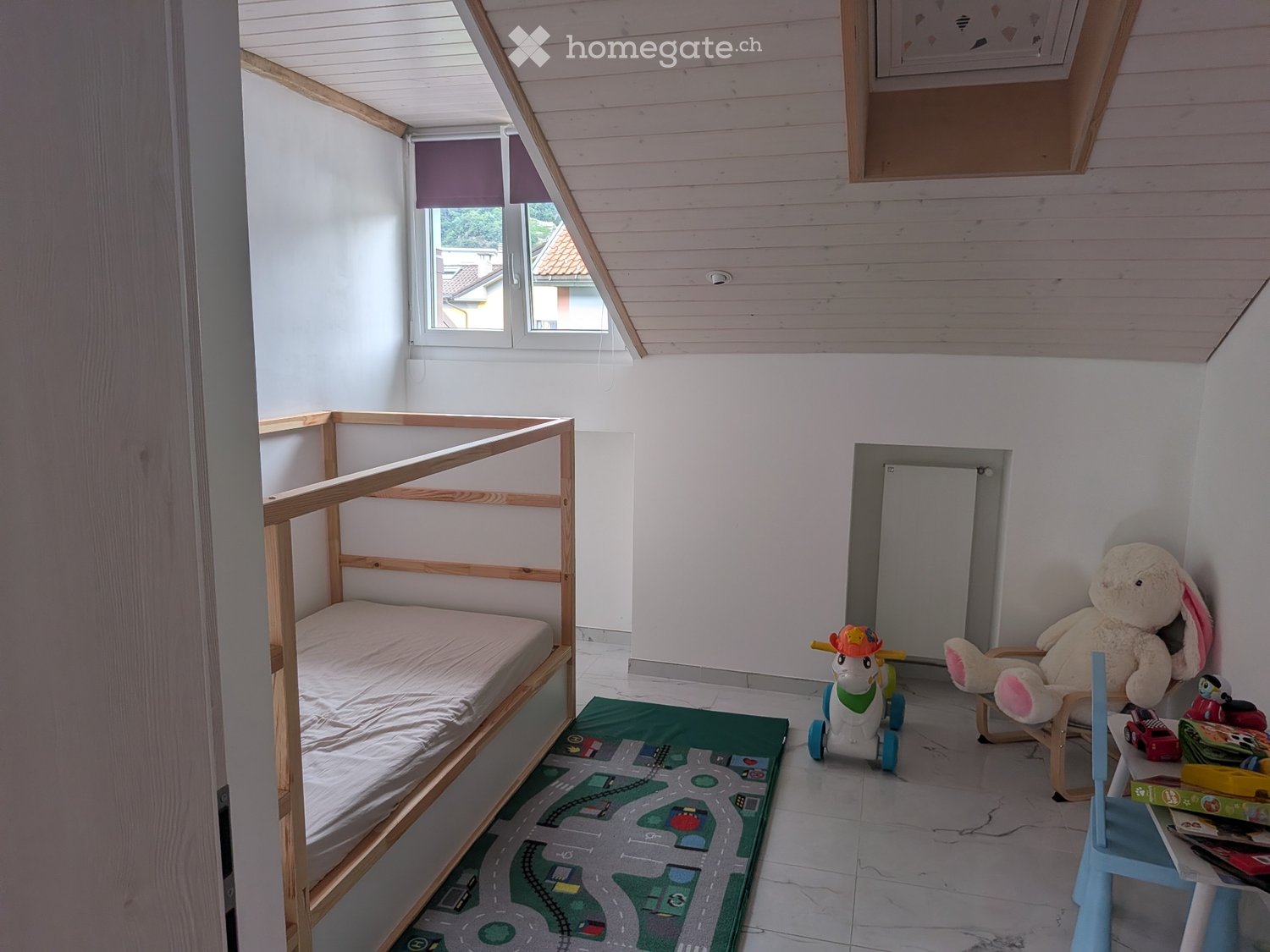 Appartement de 3 ½ pièces

Recherche repreneur pour location de 3.5 pièces. 
Mansarde moderne et lumineuse, récemment rénovée. Dans une maison historique rénovée de seulement trois appartements à deux pas du centre : 
6 minutes de la gare ferroviaire de Bellinzona. 
10 minutes à pied du centre. 
3 m, photo 4 sur 5