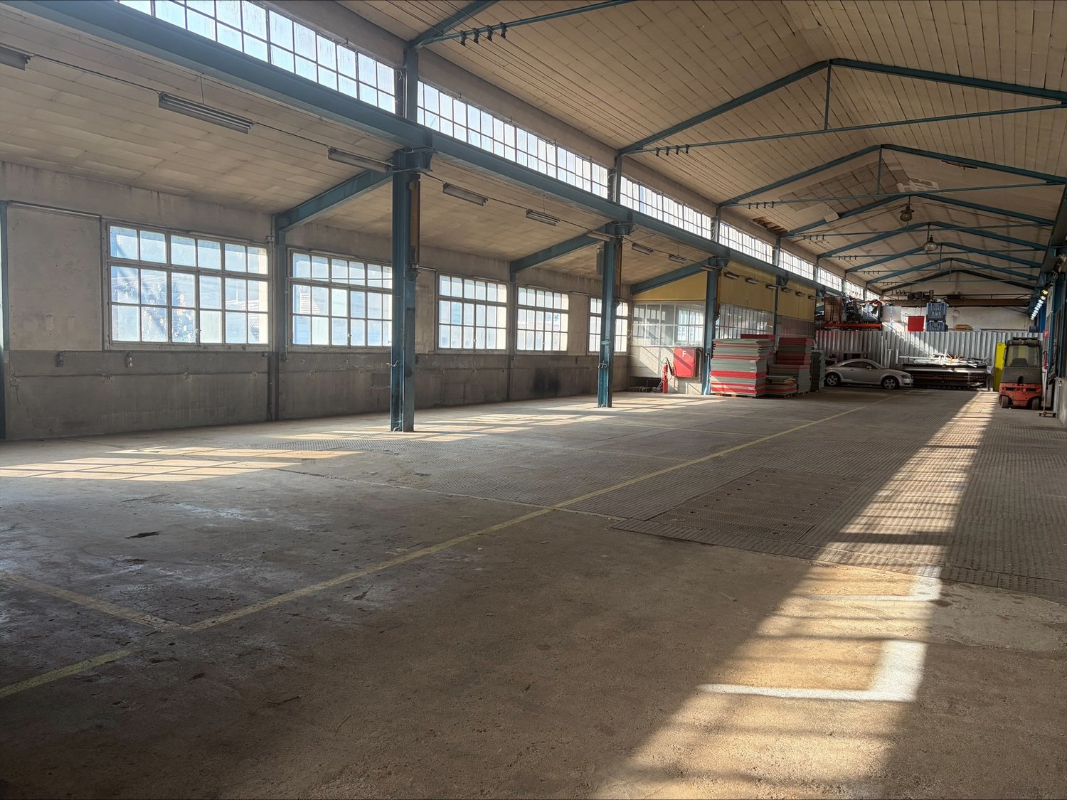 640m² commercial, photo 3 sur 9