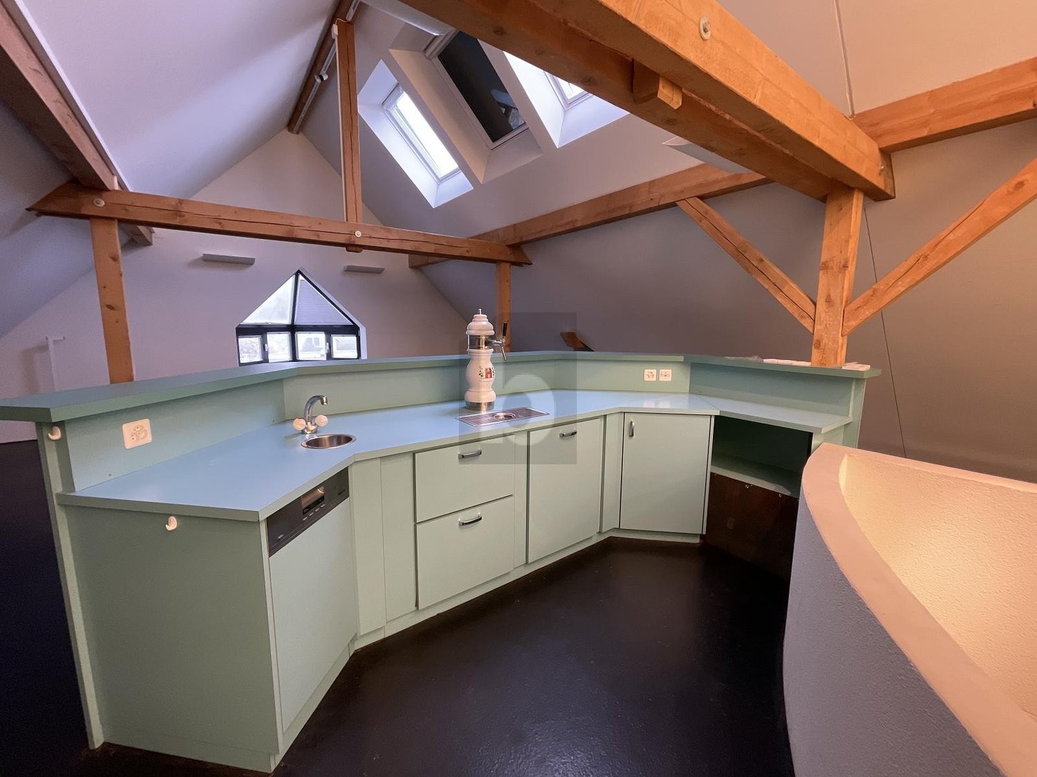 Bureau de 256m², photo 1 sur 4