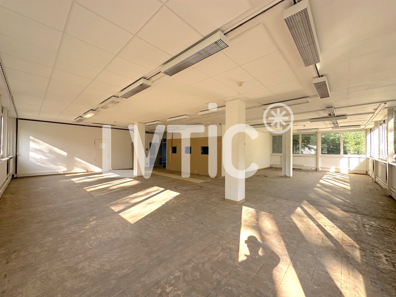 886m² atelier