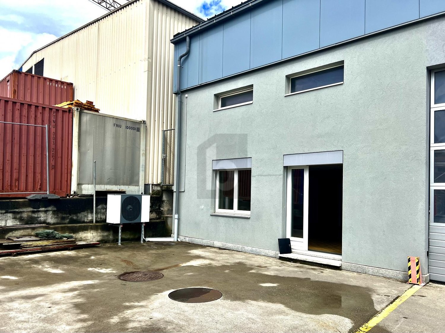 80m² office