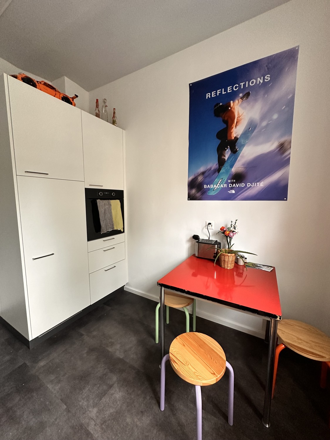 Chambre en colocation

La chambre en colocation est À DURÉE DÉTERMINÉE mais peut être envisagée pour une reprise complète après juin 2027. 

Elle est meublée et prête à être emménagée. 
Les commodes et les penderies seront complètement vidées et, si nécessaire, l'armoire de la pièce voisine peut éga, photo 2 sur 10