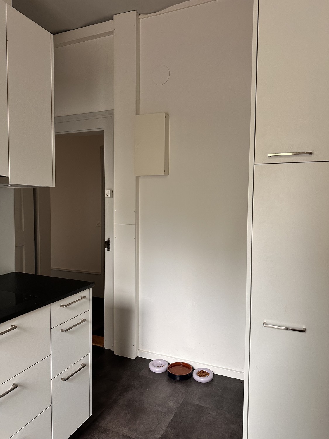 Chambre en colocation

La chambre en colocation est À DURÉE DÉTERMINÉE mais peut être envisagée pour une reprise complète après juin 2027. 

Elle est meublée et prête à être emménagée. 
Les commodes et les penderies seront complètement vidées et, si nécessaire, l'armoire de la pièce voisine peut éga, photo 6 sur 10
