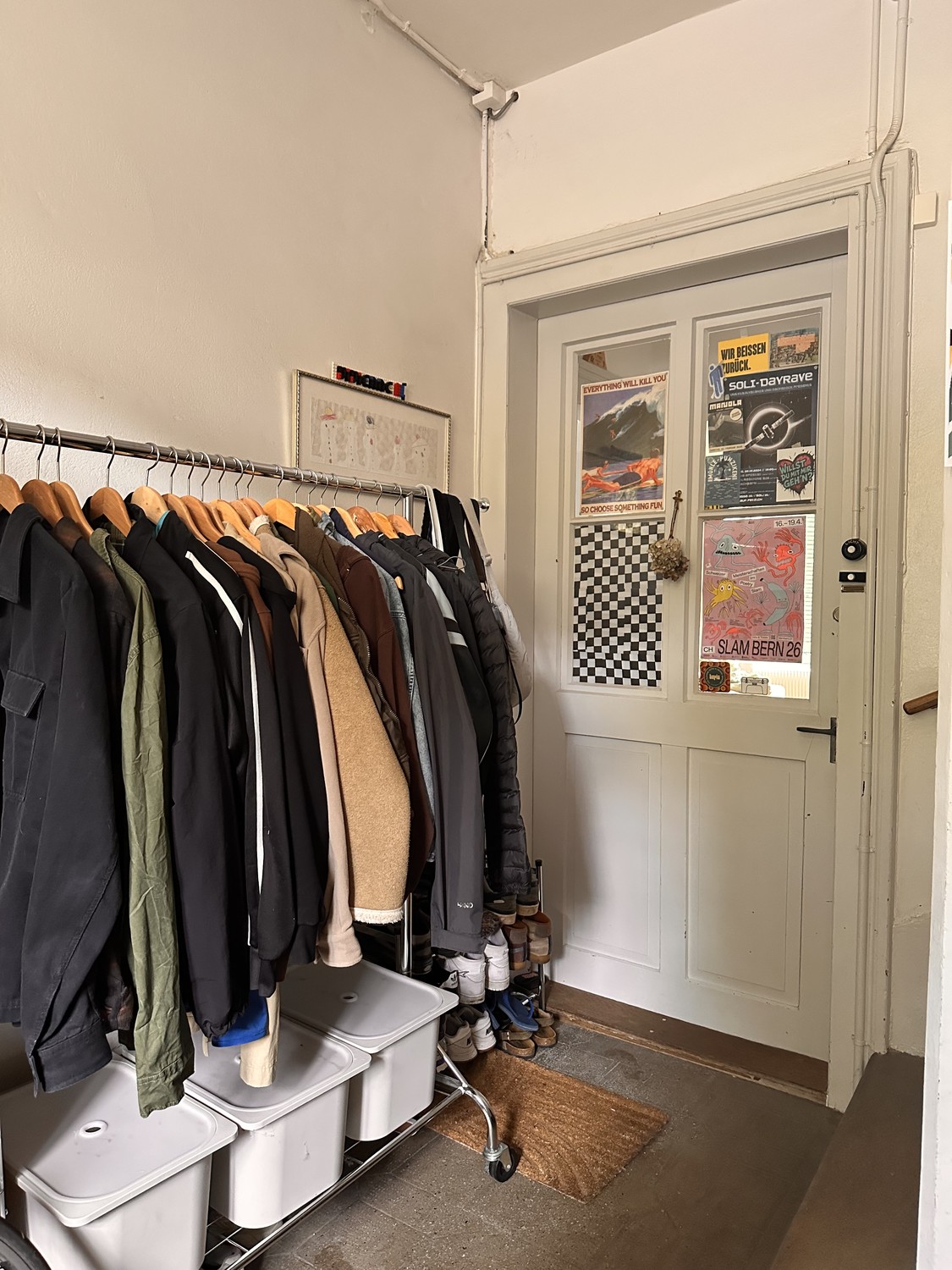 Chambre en colocation

La chambre en colocation est À DURÉE DÉTERMINÉE mais peut être envisagée pour une reprise complète après juin 2027. 

Elle est meublée et prête à être emménagée. 
Les commodes et les penderies seront complètement vidées et, si nécessaire, l'armoire de la pièce voisine peut éga, photo 9 sur 10