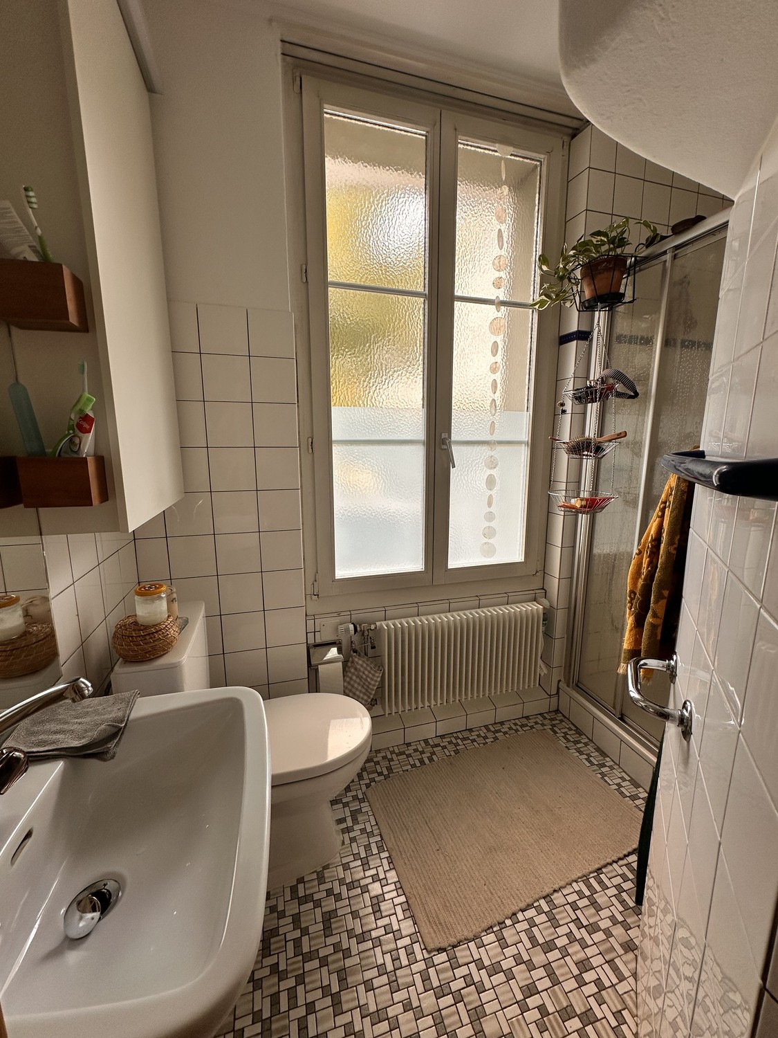 Chambre en colocation

La chambre en colocation est À DURÉE DÉTERMINÉE mais peut être envisagée pour une reprise complète après juin 2027. 

Elle est meublée et prête à être emménagée. 
Les commodes et les penderies seront complètement vidées et, si nécessaire, l'armoire de la pièce voisine peut éga, photo 10 sur 10