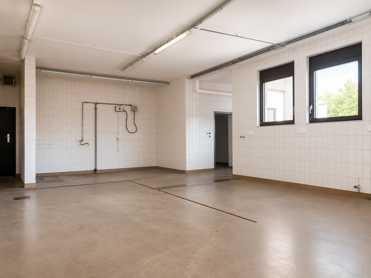 174m² commercial