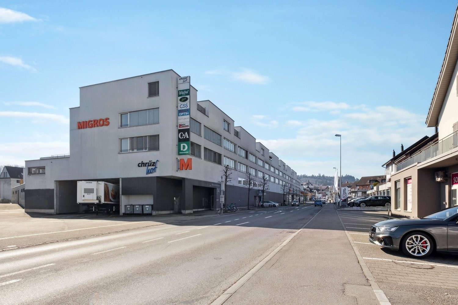 Bureau de 179m², photo 1 sur 8