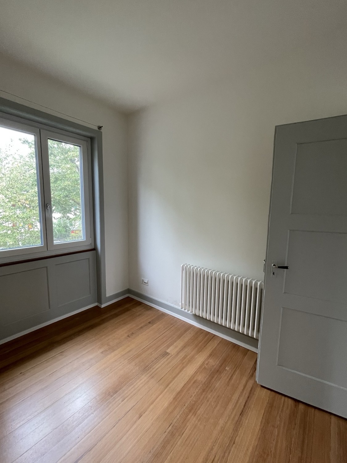 Bureau, photo 1 sur 2