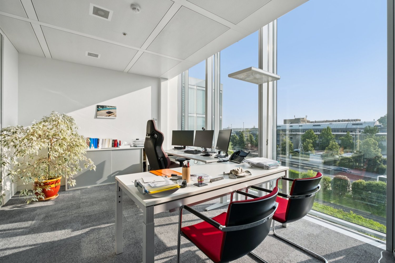 490m² office