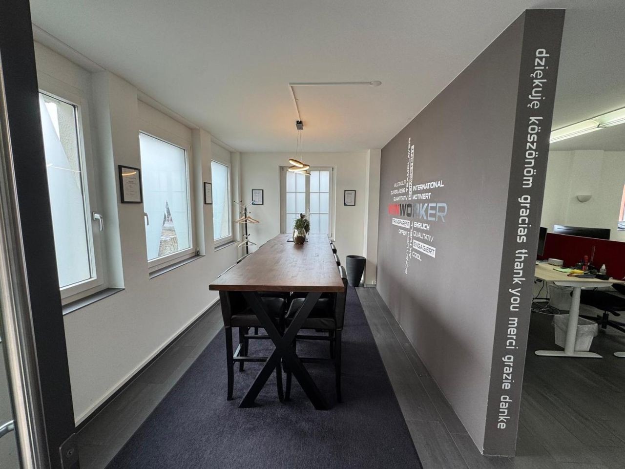 140m² commercial
