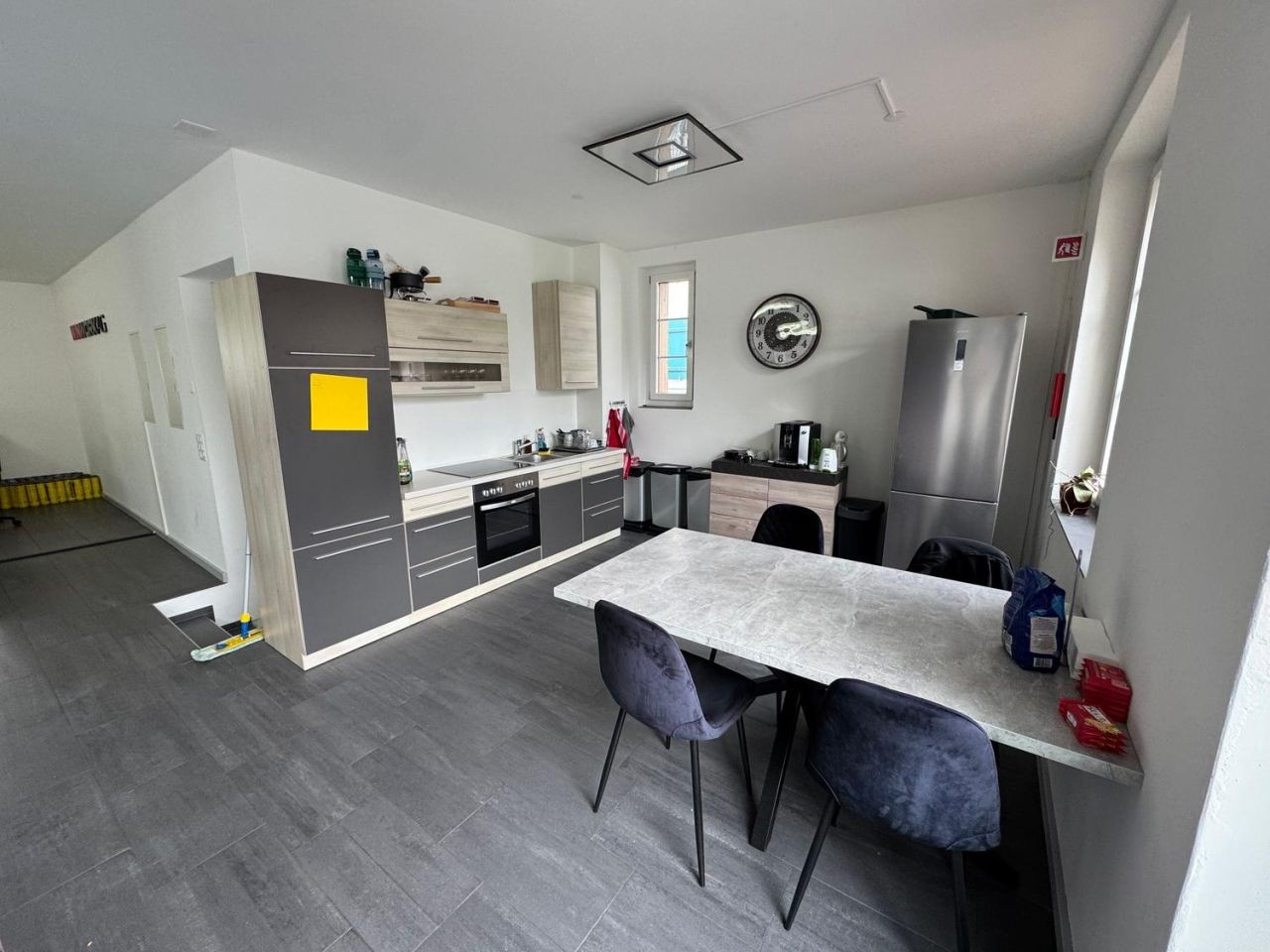 140m² commercial