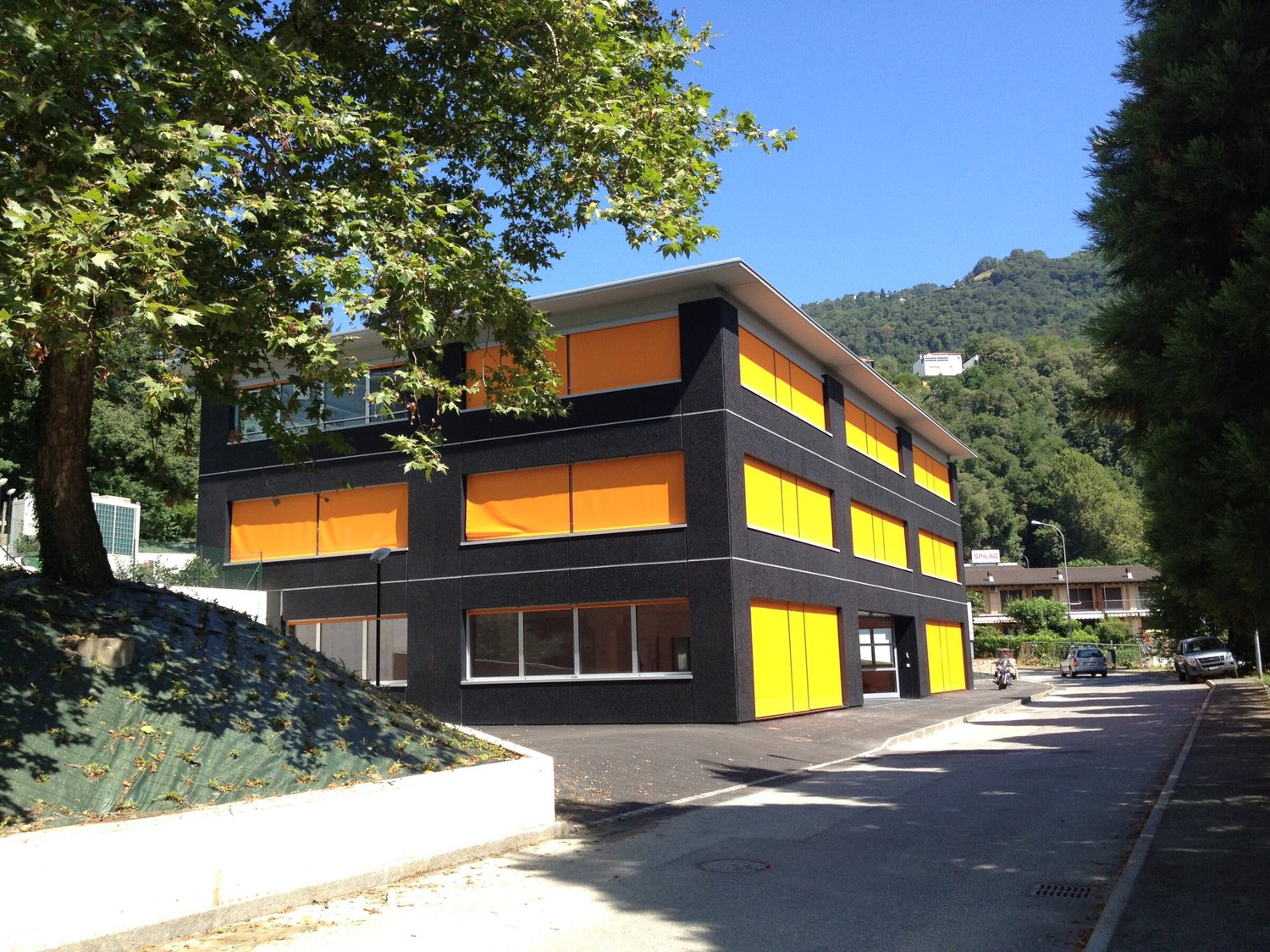 840m² bâtiment de vie / commercial