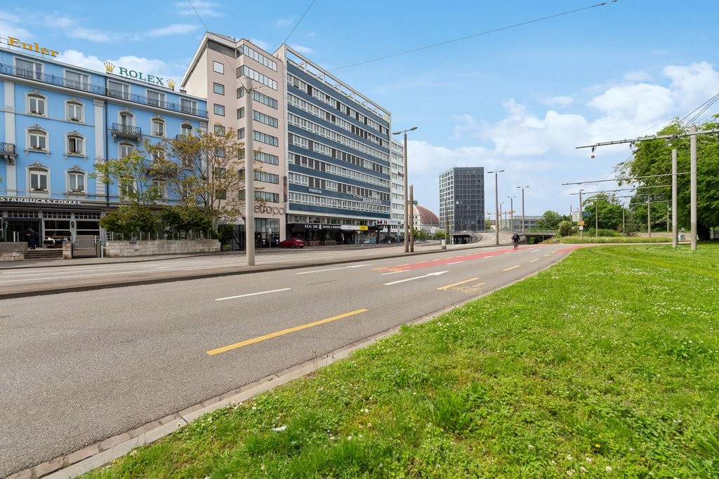 99m² office