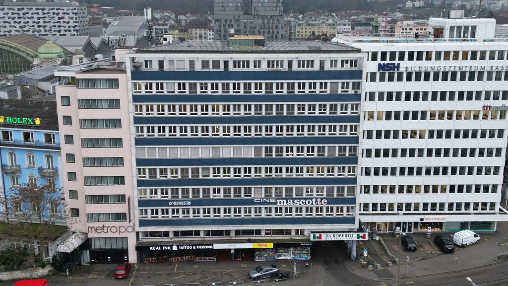 99m² office