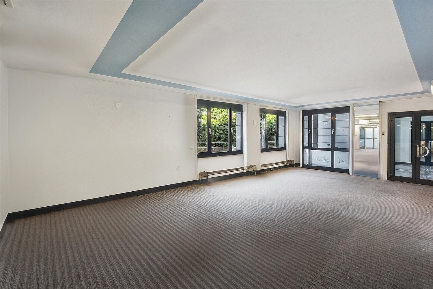 232m² commercial, photo 3 sur 10