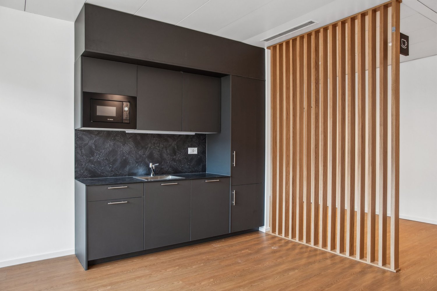 107m² office