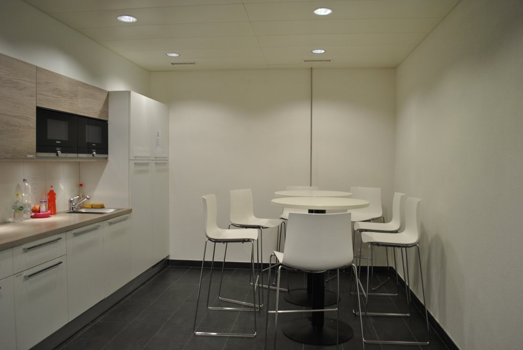 284m² office