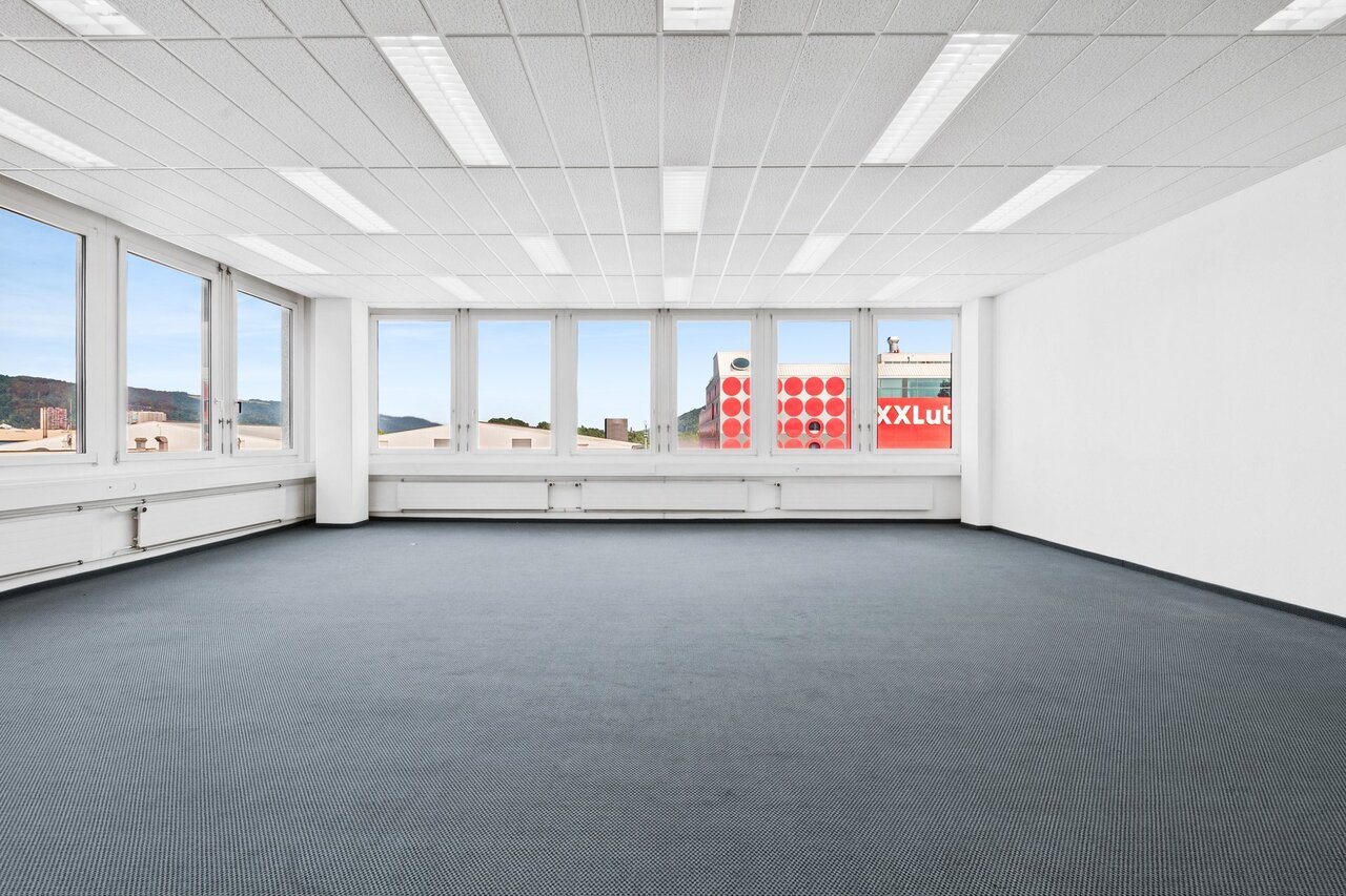 141m² office