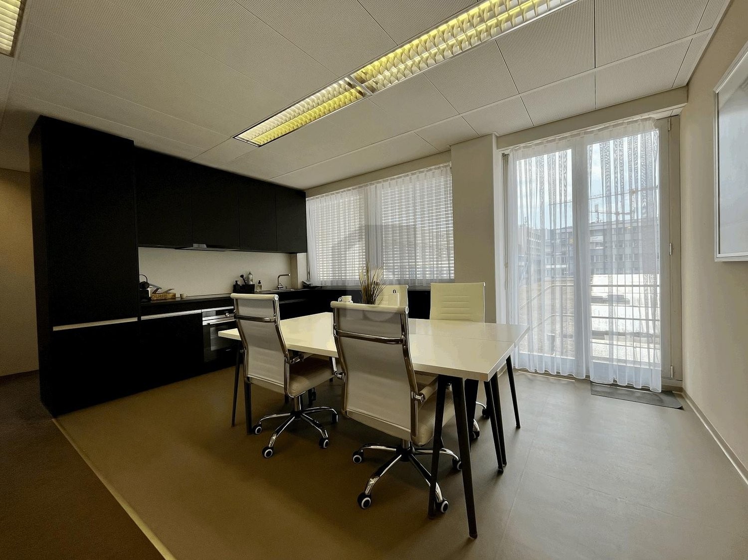 452m² bureau, photo 2 sur 4
