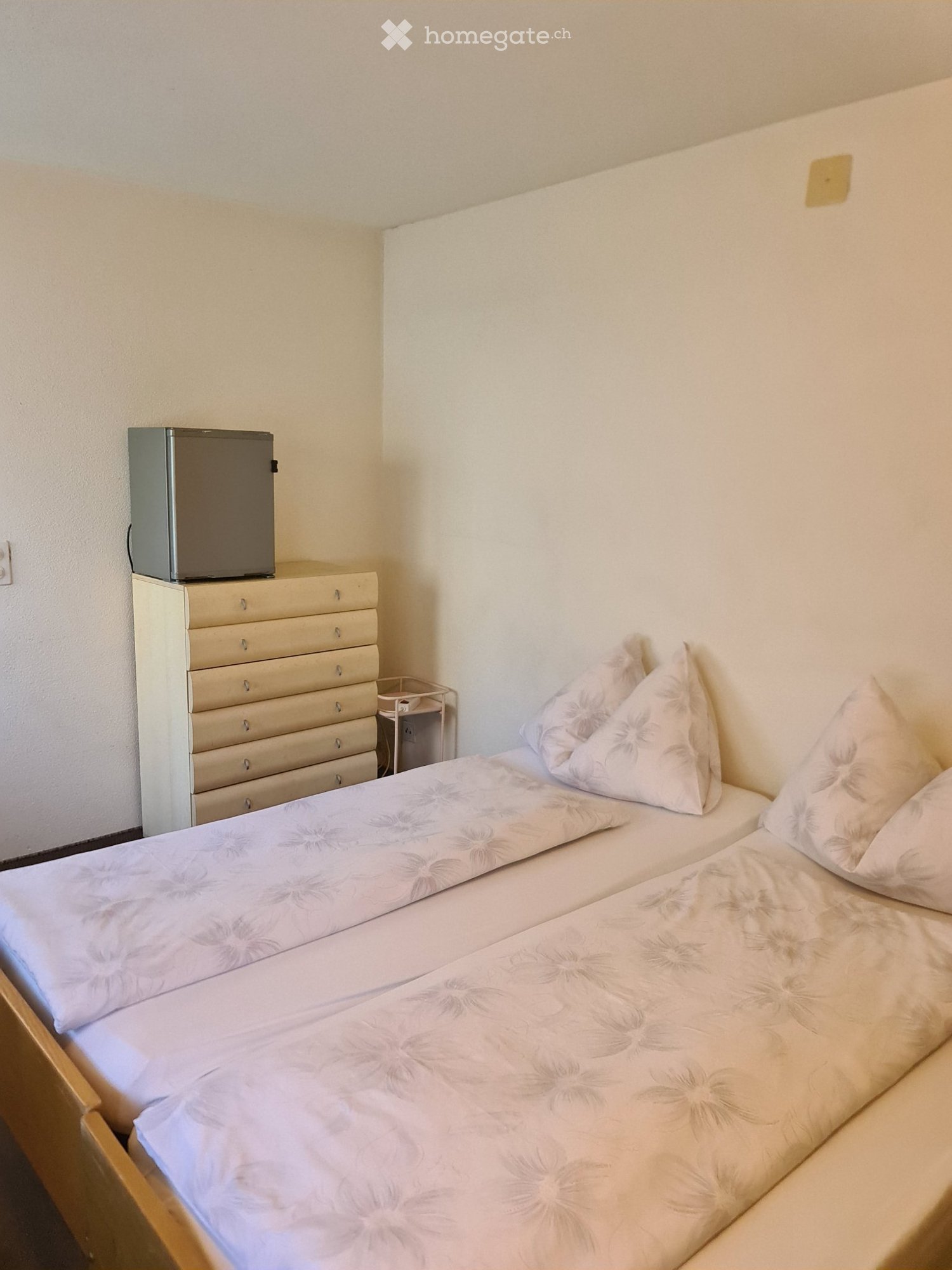 chambre individuelle d'une pièce, photo 1 sur 2