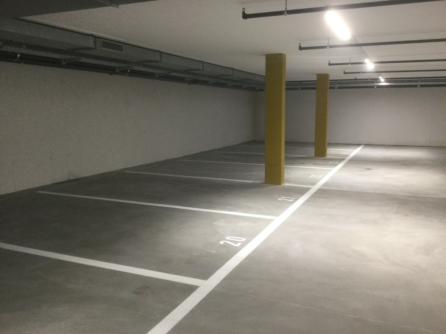 Places de garage pour collections de voitures, location à partir de 3 places de parc