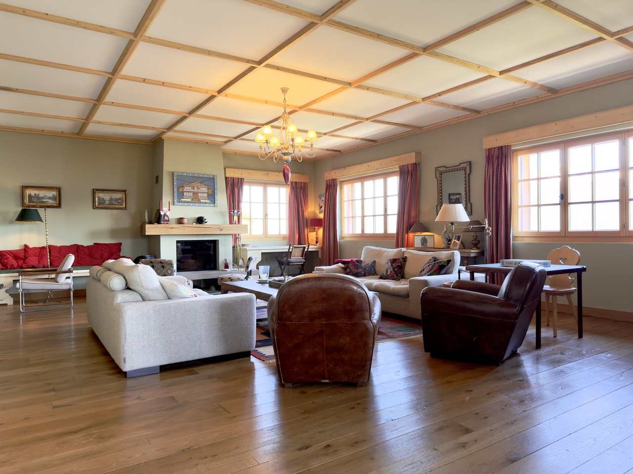 7 rooms chalet, photo 1 sur 10