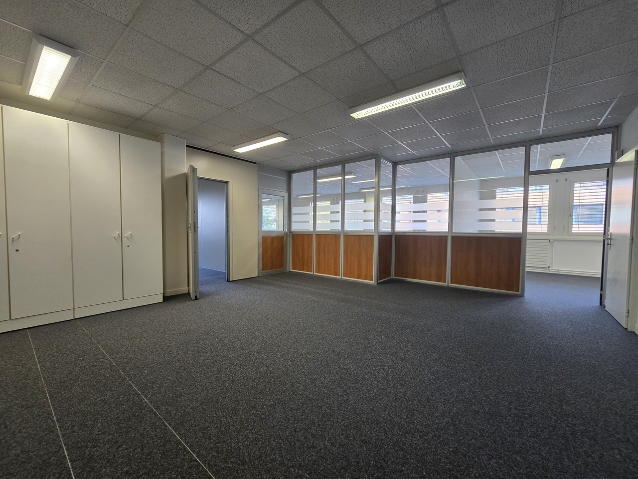 156m² office