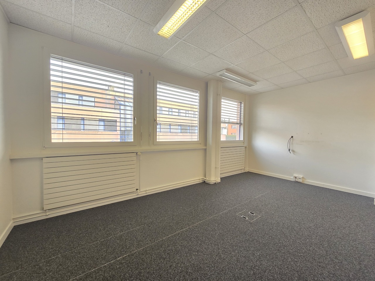 156m² office