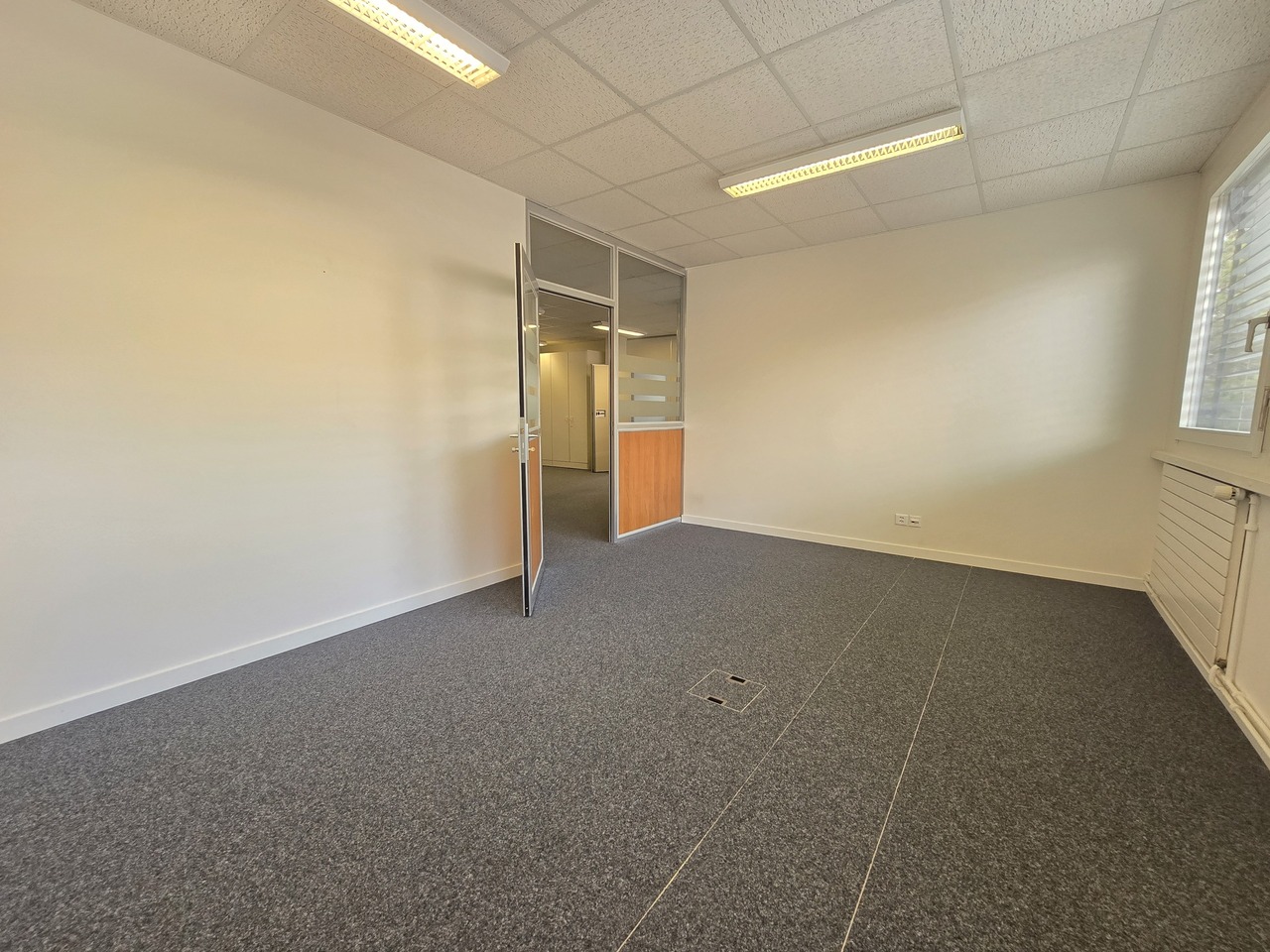 156m² office