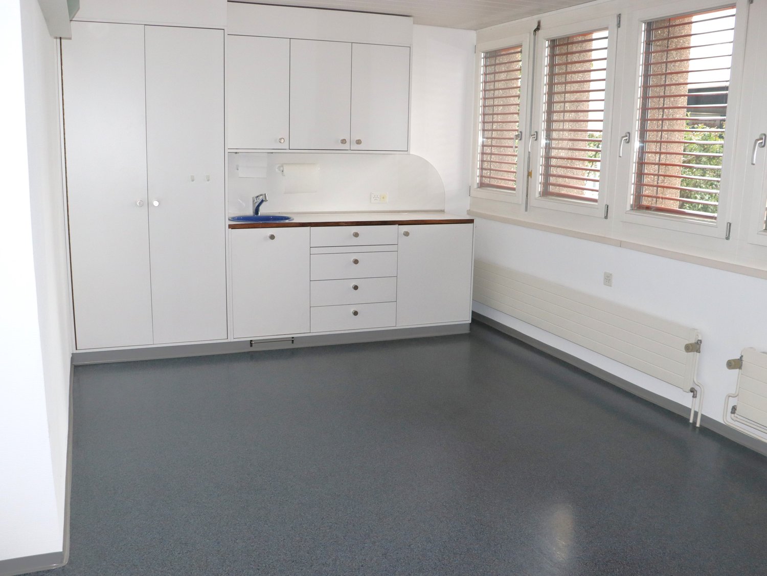 136m² commercial, photo 2 sur 10