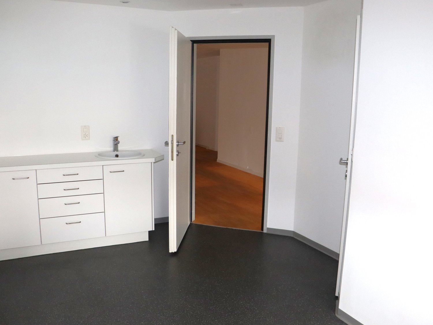 136m² commercial, photo 5 sur 10