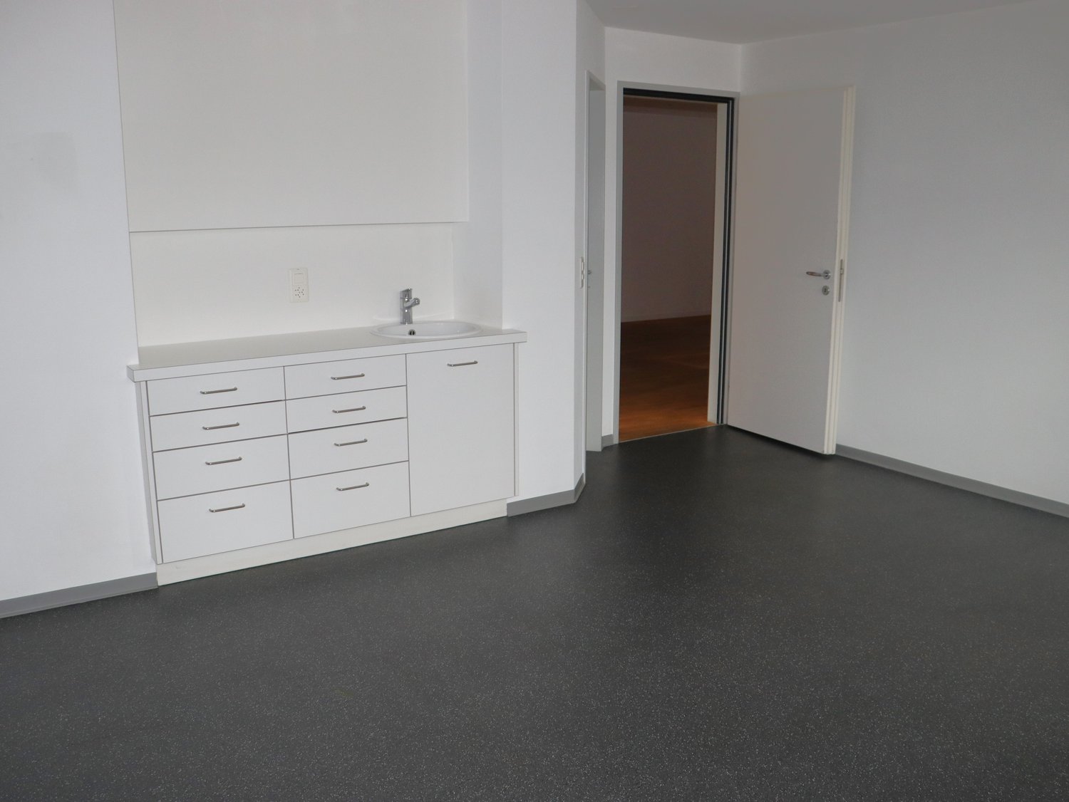 136m² commercial, photo 7 sur 10