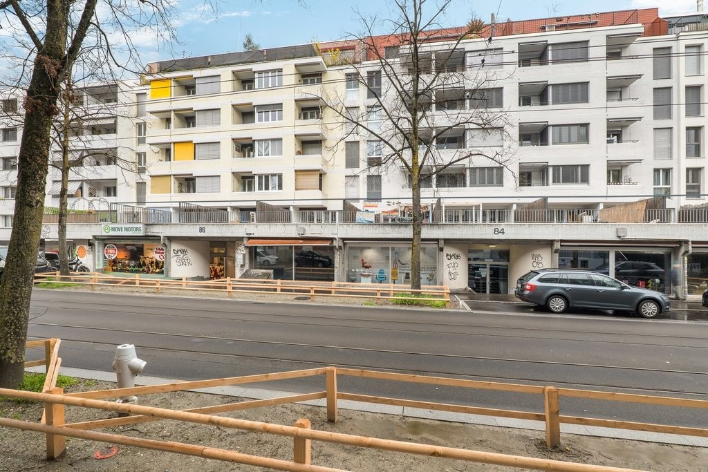 146m² shop, photo 1 sur 10