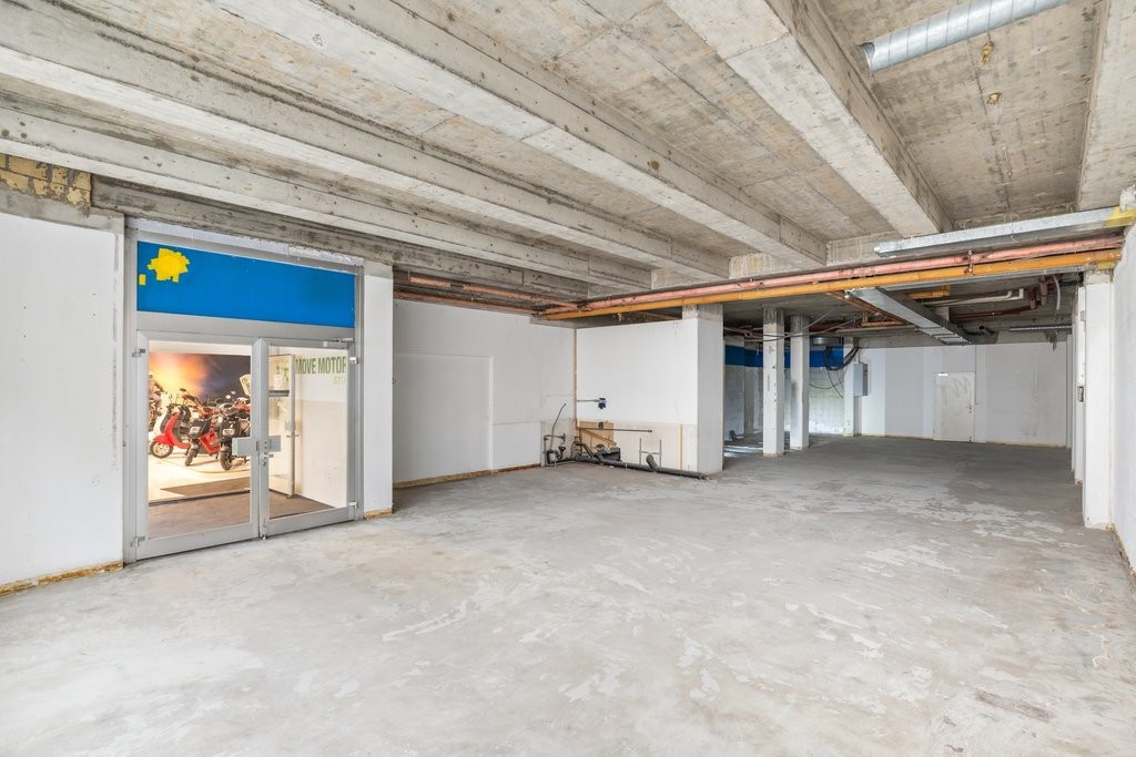 146m² shop, photo 2 sur 10