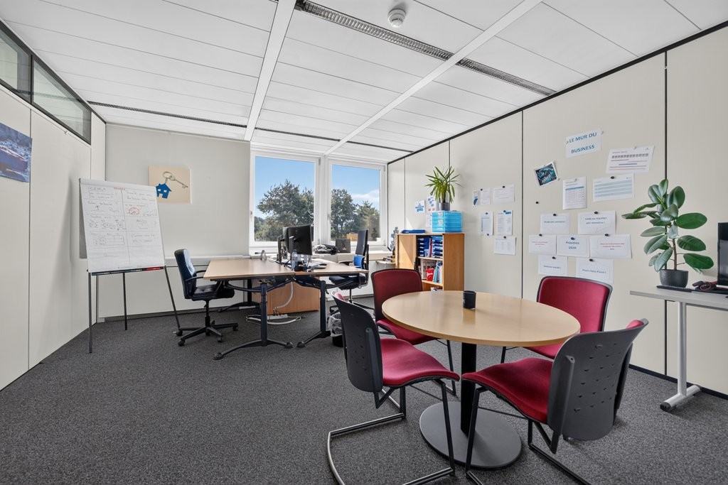 352m² office