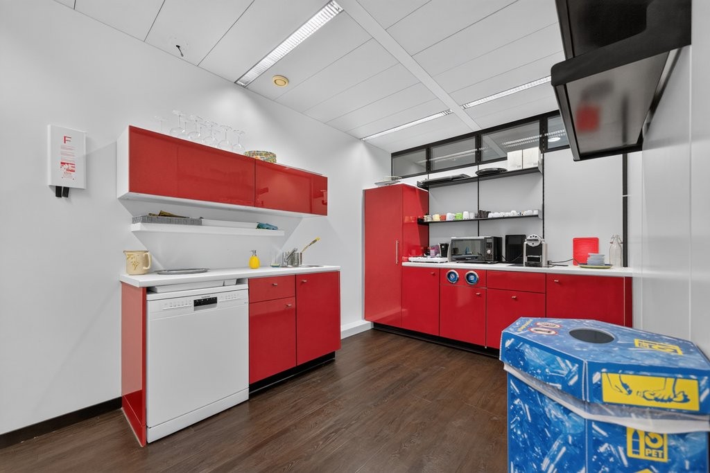 352m² office