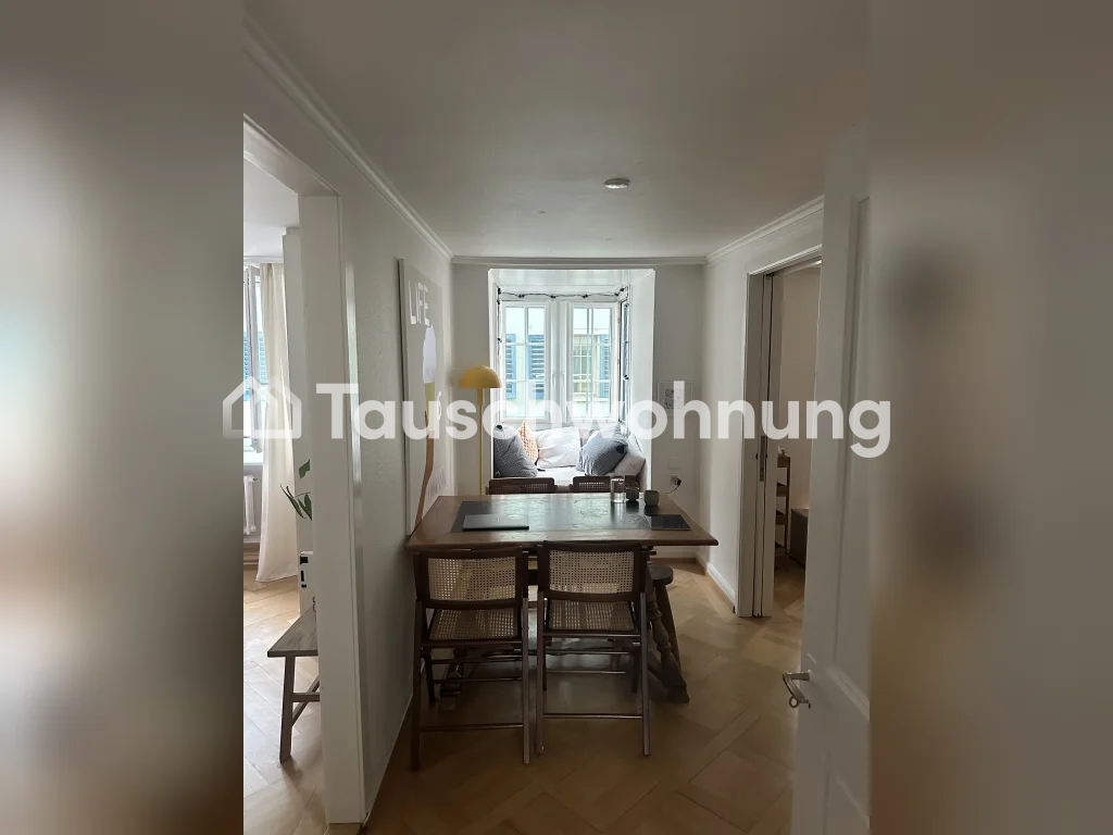 Bijou d'ancien, Rennweg, pas de voisins dans l'immeuble (seul). 
Tu cherches un appartement de 2,5 pièces à Zurich Kreis 1 ? Je propose exactement cela ! Il fait 55 m² et le loyer est de 2450 CHF. Si tu as un appartement plus grand à Zurich avec au moins 3 pièces et 80 m² et que tu es intéressé par , photo 5 sur 7
