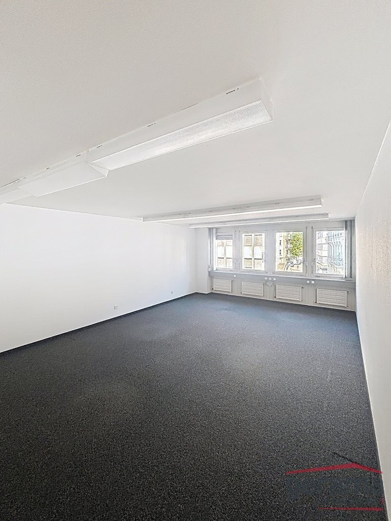 103m² office
