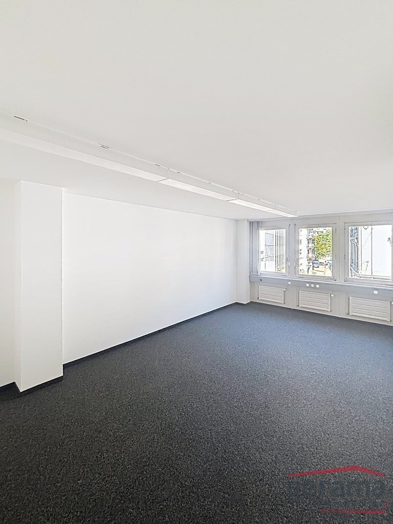 103m² office